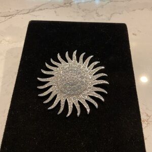 JBK CAMROSE & KROSS Silver Tone Large Rhinestone Sunburst Brooch